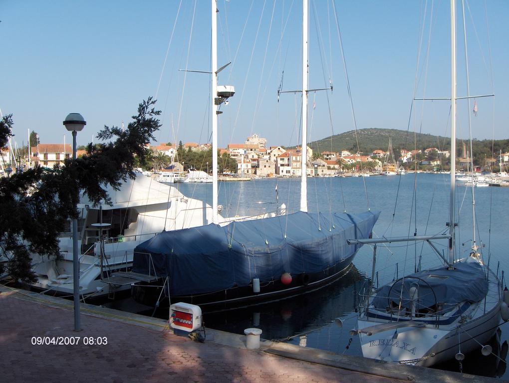 Guest House Roza Vrboska Εξωτερικό φωτογραφία